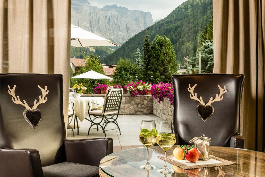 Hotel Dorfer Alpine&Charming Селва ди Вал Гардена Екстериор снимка